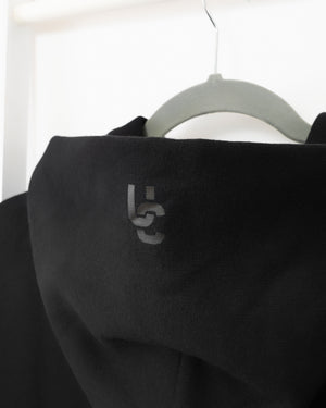 SMALL STEPS Studio Hood - Black on Black
